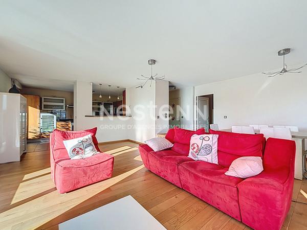 Dernier étage appartement T4, terrasse de 40 m², pièce de vie ensoleillée de 48m² climatisée, un garage en sus