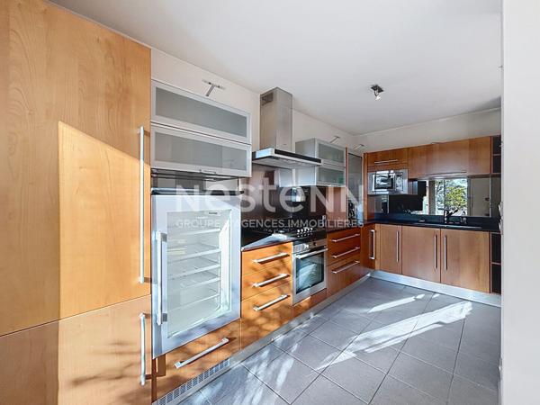 Dernier étage appartement T4, terrasse de 40 m², pièce de vie ensoleillée de 48m² climatisée, un garage en sus