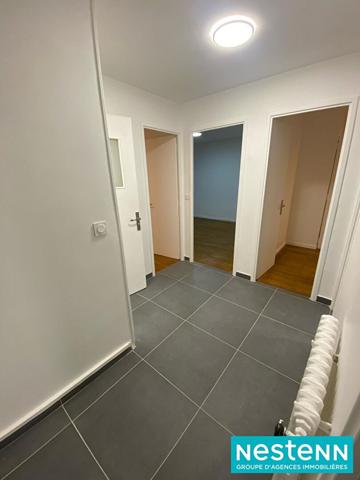 Appartement Vaulx En Velin 3 pièce(s) au sein d'une copropriété arborée avec une cave et grand parking collectif