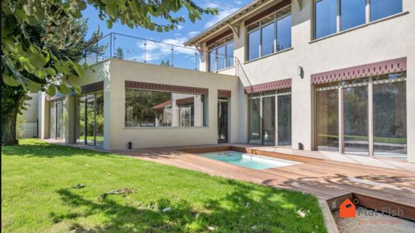 Maison familiale rénovée 230 m² – 4 chambres – Suite au RDC – Centre Chaponost