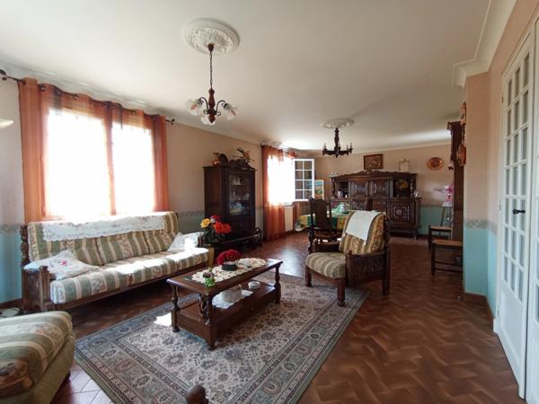 Maison à SAINT MAIXENT L'ECOLE (79) 🏡 À vendre – Maison familiale avec potentiel indépendant sur vaste terrain !