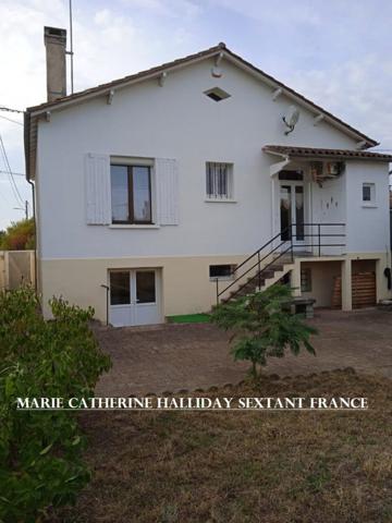 PLEIN CENTRE DE BERGERAC  COQUETTE MAISON 2 CH TERRAIN