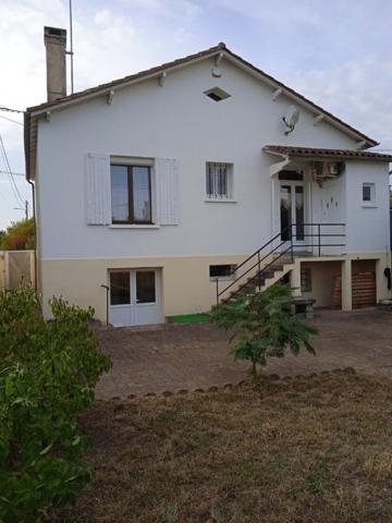 PLEIN CENTRE DE BERGERAC  COQUETTE MAISON 2 CH TERRAIN