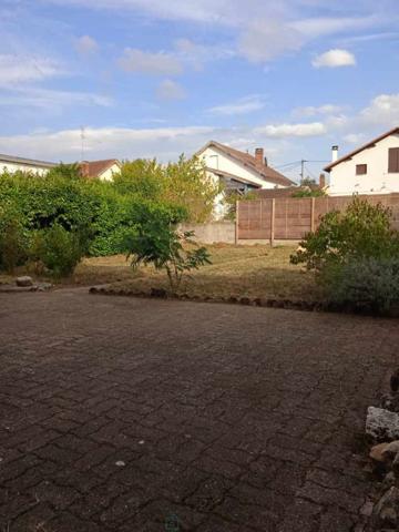 PLEIN CENTRE DE BERGERAC  COQUETTE MAISON 2 CH TERRAIN