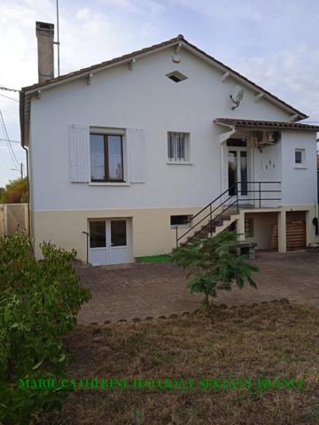 PLEIN CENTRE DE BERGERAC  COQUETTE MAISON 2 CH TERRAIN