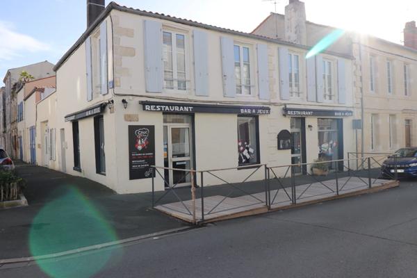 VENTE LOCAL COMMERCIAL DE 115M² A DEUX PAS DU CENTRE VILLE ROCHEFORT 17