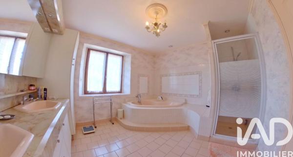 Maison à vendre 7 pièces 204 m² Bonchamp-lès-Laval