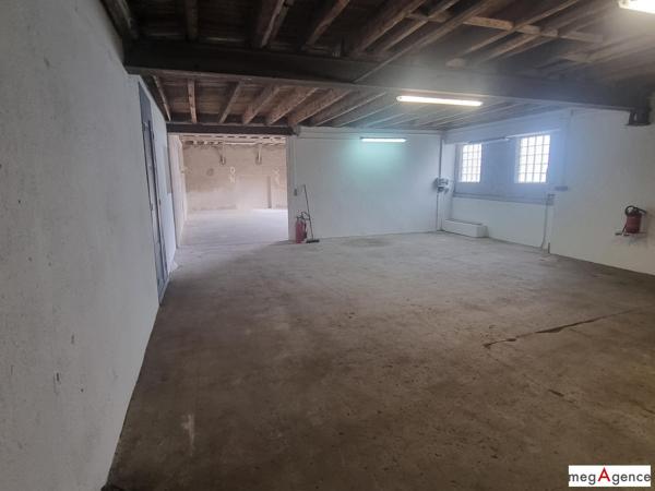 Loft/atelier/surface à Blois, 41000 - 1 pièce 170m²