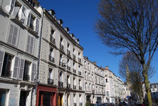 LOCAL COMMERCIAL- 2 pièces, proximité immédiate restaurants, commerces, Bureaux des Collines