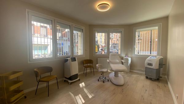 Local professionnel de 103m2 - Proche Ligne 14 à Clichy