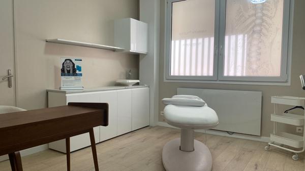 Local professionnel de 103m2 - Proche Ligne 14 à Clichy