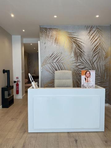 Local professionnel de 103m2 - Proche Ligne 14 à Clichy