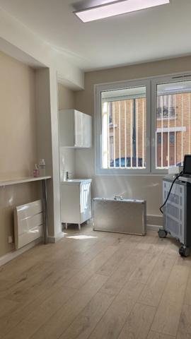 Local professionnel de 103m2 - Proche Ligne 14 à Clichy