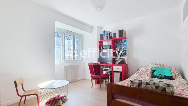 Maison
         6 pièces
        - 118 m² Exclusivité 295 000 € *