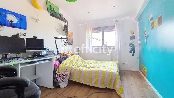 Maison
         6 pièces
        - 118 m² Exclusivité 295 000 € *