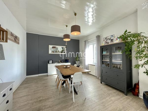 Spacieuse maison familiale sur vaste terrain avec garage