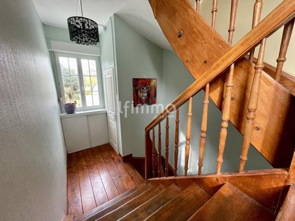 Spacieuse maison familiale sur vaste terrain avec garage