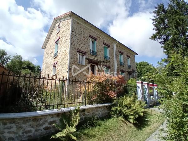 Maison en pierres meulières de charme avec combles aménagés
