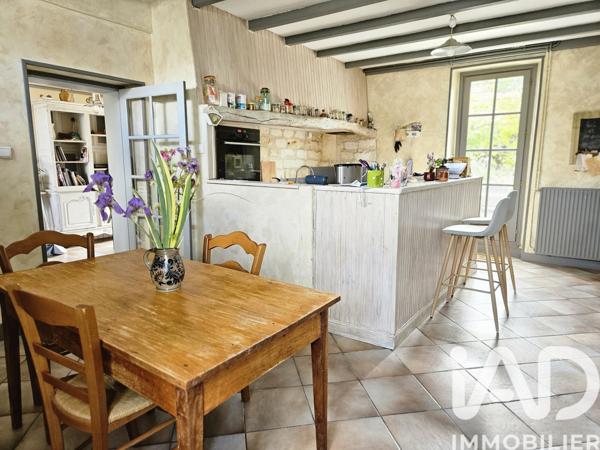Maison à vendre 8 pièces 201,12 m² Saint-Même-les-Carrières