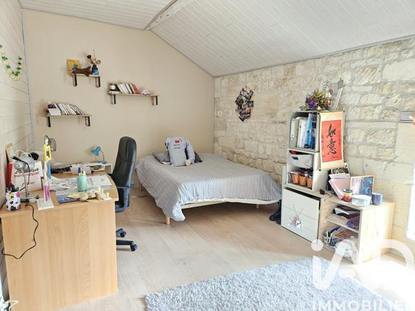 Maison à vendre 8 pièces 201,12 m² Saint-Même-les-Carrières
