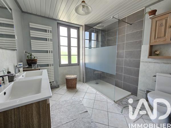 Maison à vendre 8 pièces 201,12 m² Saint-Même-les-Carrières