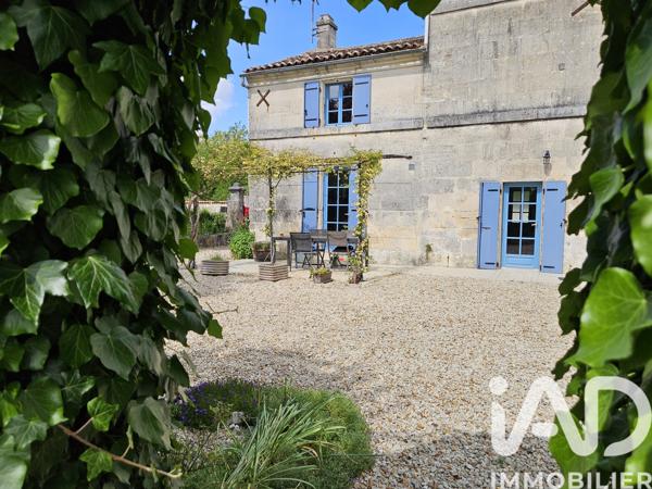 Maison à vendre 8 pièces 201,12 m² Saint-Même-les-Carrières