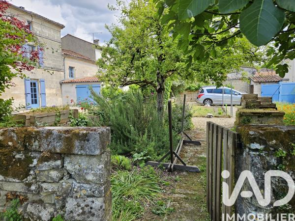 Maison à vendre 8 pièces 201,12 m² Saint-Même-les-Carrières