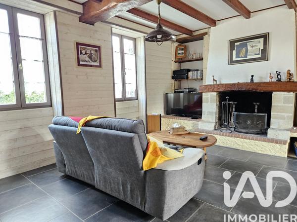 Maison à vendre 8 pièces 201,12 m² Saint-Même-les-Carrières