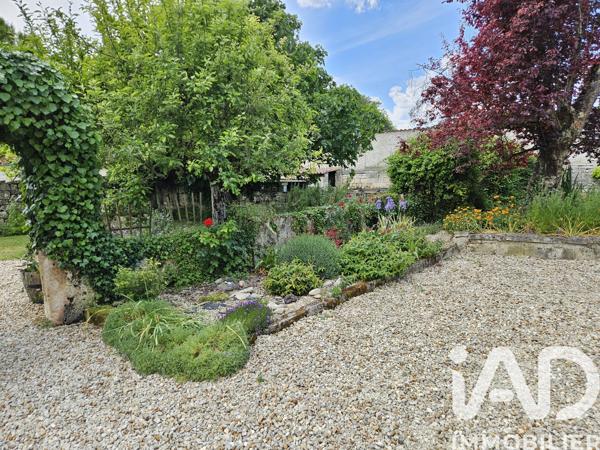 Maison à vendre 8 pièces 201,12 m² Saint-Même-les-Carrières