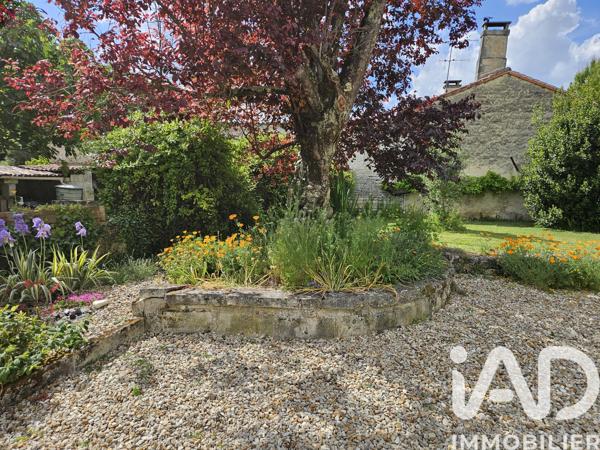 Maison à vendre 8 pièces 201,12 m² Saint-Même-les-Carrières