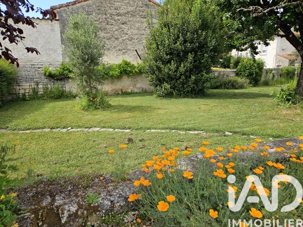 Maison à vendre 8 pièces 201,12 m² Saint-Même-les-Carrières
