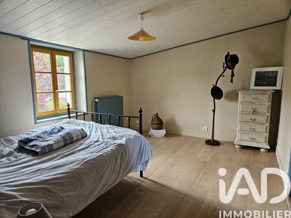 Maison à vendre 8 pièces 201,12 m² Saint-Même-les-Carrières