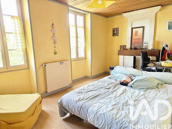 Maison à vendre 8 pièces 201,12 m² Saint-Même-les-Carrières