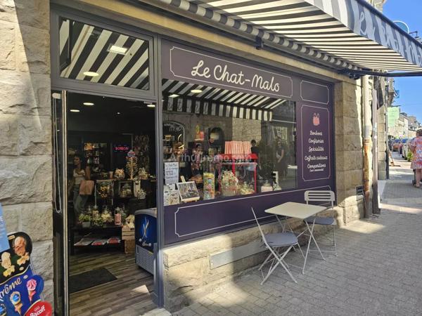Vente                                                      Local commercial
                        
                     2 pièces                                         à Guingamp