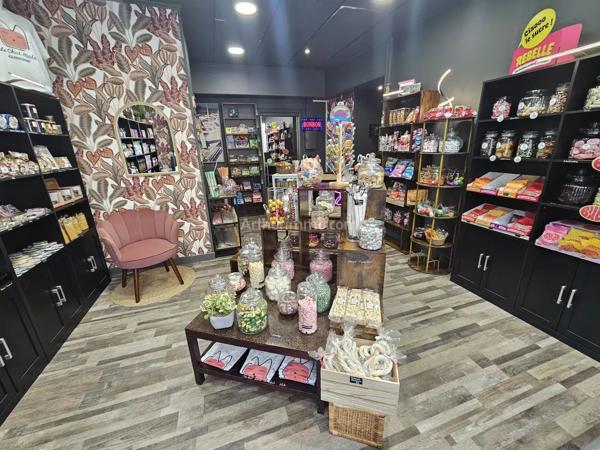 Vente                                                      Local commercial
                        
                     2 pièces                                         à Guingamp