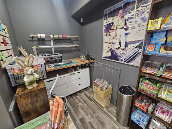 Vente                                                      Local commercial
                        
                     2 pièces                                         à Guingamp