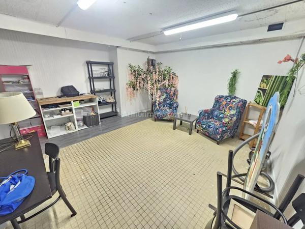 Vente                                                      Local commercial
                        
                     2 pièces                                         à Guingamp