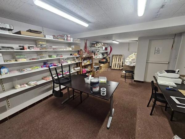 Vente                                                      Local commercial
                        
                     2 pièces                                         à Guingamp