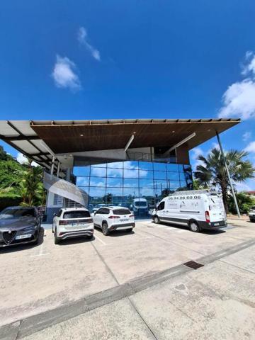 A LOUER - Bureaux RDC de 94 m2 - REMIRE MONTJOLY