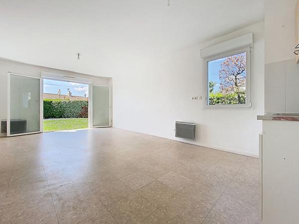 SAINT SEBASTIEN SUR LOIRE APPARTEMENT T2 AVEC JARDIN PRIVATIF 130 M2 CAVE ET STATIONNEMENT