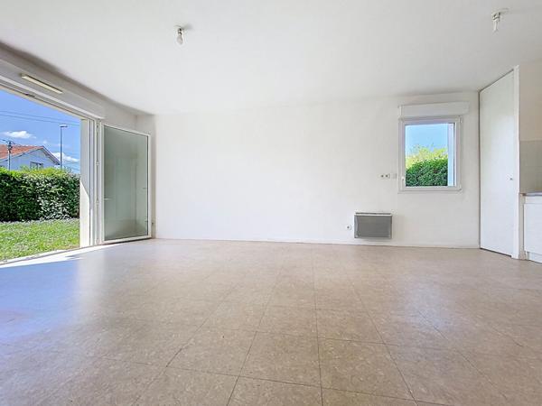 SAINT SEBASTIEN SUR LOIRE APPARTEMENT T2 AVEC JARDIN PRIVATIF 130 M2 CAVE ET STATIONNEMENT