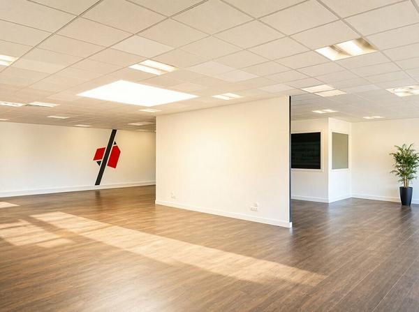 BUREAUX A SAINTES 600 M² A LOUER EN ZONE COMMERCIALE