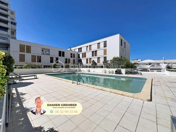 À vendre à La Grande-Motte, à seulement 200 mètres des plages et au cœur du centre-ville, découvrez ce spacieux appartement T4 traversant Est-Ouest de 81 m², situé au premier étage d’une résidence recherchée avec piscine.

L’appartement offre un vaste séjour lumineux grâce à ses larges baies vitrées, prolongé par une agréable loggia-terrasse avec vue dégagée, idéale pour profiter pleinement du climat méditerranéen. La cuisine équipée bénéficie également d’un accès direct à la terrasse.

L’espace nuit se compose de trois belles chambres, d’une salle d’eau avec emplacement pour lave-linge et de nombreux rangements, offrant confort et fonctionnalité au quotidien.

Calme et bien entretenue, la résidence propose une piscine et des espaces verts, tout en bénéficiant d’un emplacement privilégié : commerces, écoles, restaurants et plages sont accessibles à pied.

Les atouts :

 • Appartement traversant Est-Ouest particulièrement lumineux
 • Belle loggia-terrasse avec vue dégagée
 • Trois chambres
 • Résidence sécurisée avec piscine et espaces verts
 • Grand cellier privatif et nombreux rangements
 • Environnement calme au cœur de La Grande-Motte
 • Vendu meublé et entièrement équipé, linge de maison compris

Le syndic propose également des emplacements de stationnement à la location aux résidents, sous réserve de disponibilité. Les habitants de La Grande-Motte peuvent par ailleurs bénéficier de tarifs préférentiels pour leurs abonnements de stationnement.

Un appartement idéal pour une résidence principale, un pied-à-terre familial en bord de mer ou un investissement locatif.

⸻

📞 Intéressé(e) ?

🎥 Accédez à la Visite virtuelle 360° depuis l'annonce pour une découverte immersive en toute autonomie.
Contactez Damien GREMBER – BSK Immobilier pour tout renseignement ou pour une visite sur place.