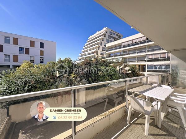 À vendre à La Grande-Motte, à seulement 200 mètres des plages et au cœur du centre-ville, découvrez ce spacieux appartement T4 traversant Est-Ouest de 81 m², situé au premier étage d’une résidence recherchée avec piscine.

L’appartement offre un vaste séjour lumineux grâce à ses larges baies vitrées, prolongé par une agréable loggia-terrasse avec vue dégagée, idéale pour profiter pleinement du climat méditerranéen. La cuisine équipée bénéficie également d’un accès direct à la terrasse.

L’espace nuit se compose de trois belles chambres, d’une salle d’eau avec emplacement pour lave-linge et de nombreux rangements, offrant confort et fonctionnalité au quotidien.

Calme et bien entretenue, la résidence propose une piscine et des espaces verts, tout en bénéficiant d’un emplacement privilégié : commerces, écoles, restaurants et plages sont accessibles à pied.

Les atouts :

 • Appartement traversant Est-Ouest particulièrement lumineux
 • Belle loggia-terrasse avec vue dégagée
 • Trois chambres
 • Résidence sécurisée avec piscine et espaces verts
 • Grand cellier privatif et nombreux rangements
 • Environnement calme au cœur de La Grande-Motte
 • Vendu meublé et entièrement équipé, linge de maison compris

Le syndic propose également des emplacements de stationnement à la location aux résidents, sous réserve de disponibilité. Les habitants de La Grande-Motte peuvent par ailleurs bénéficier de tarifs préférentiels pour leurs abonnements de stationnement.

Un appartement idéal pour une résidence principale, un pied-à-terre familial en bord de mer ou un investissement locatif.

⸻

📞 Intéressé(e) ?

🎥 Accédez à la Visite virtuelle 360° depuis l'annonce pour une découverte immersive en toute autonomie.
Contactez Damien GREMBER – BSK Immobilier pour tout renseignement ou pour une visite sur place.