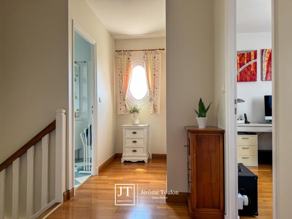 Maison
                                                                                                                                                                                                                                                                                                                        5 pièce(s)                                                                                                                                                                                                          4 chambre(s)                                                                                                                                                                                                          155  m²