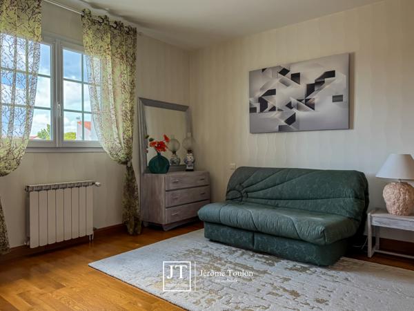 Maison
                                                                                                                                                                                                                                                                                                                        5 pièce(s)                                                                                                                                                                                                          4 chambre(s)                                                                                                                                                                                                          155  m²
