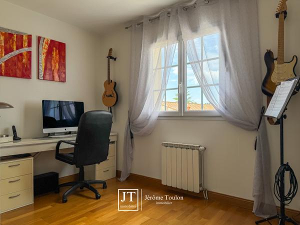 Maison
                                                                                                                                                                                                                                                                                                                        5 pièce(s)                                                                                                                                                                                                          4 chambre(s)                                                                                                                                                                                                          155  m²