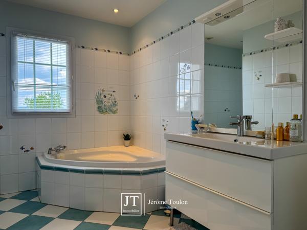 Maison
                                                                                                                                                                                                                                                                                                                        5 pièce(s)                                                                                                                                                                                                          4 chambre(s)                                                                                                                                                                                                          155  m²