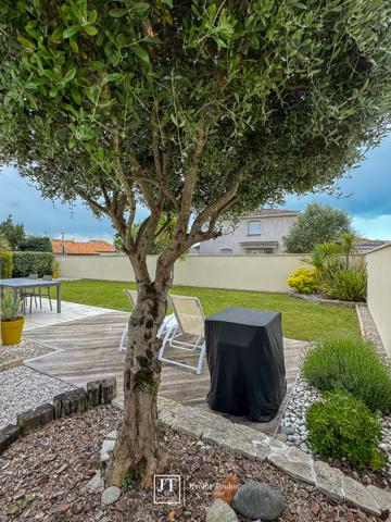 Maison
                                                                                                                                                                                                                                                                                                                        5 pièce(s)                                                                                                                                                                                                          4 chambre(s)                                                                                                                                                                                                          155  m²
