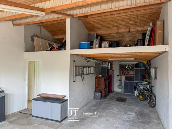 Maison
                                                                                                                                                                                                                                                                                                                        5 pièce(s)                                                                                                                                                                                                          4 chambre(s)                                                                                                                                                                                                          155  m²